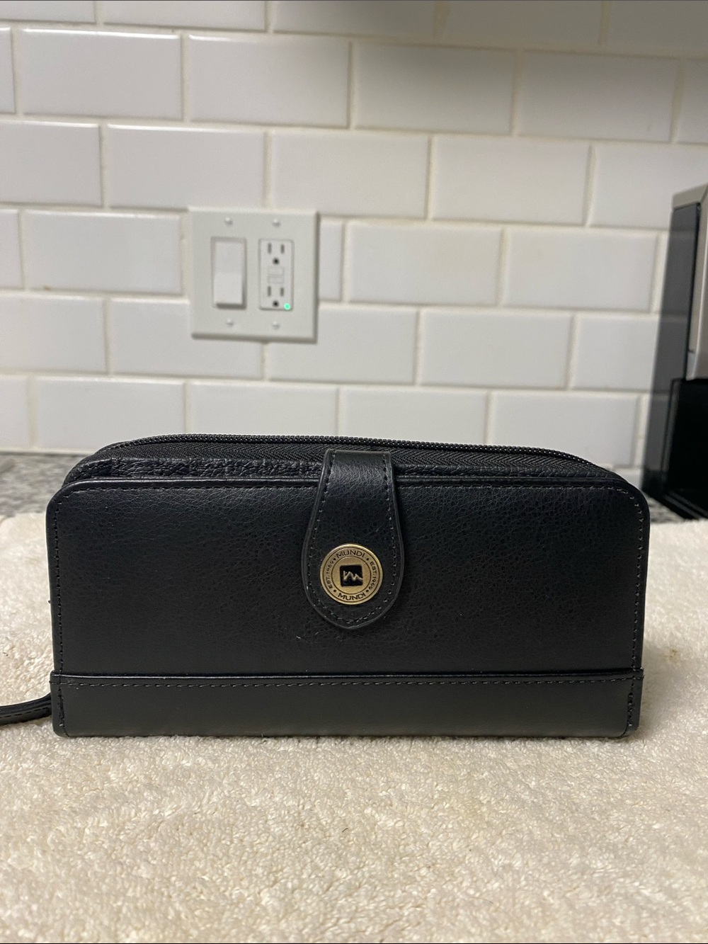 Mundi Black Leather wallet with Gold Logo
